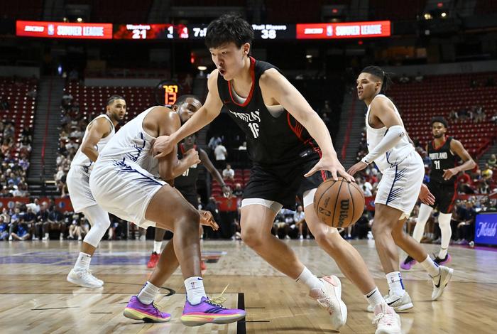 13日夏联前瞻：杨瀚森背靠背能否延续状态？独行侠状元战马刺榜眼