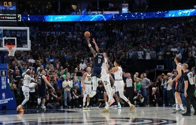 开云-金左手!欧文神奇一投绝杀掘金 詹皇领衔众人开吹!